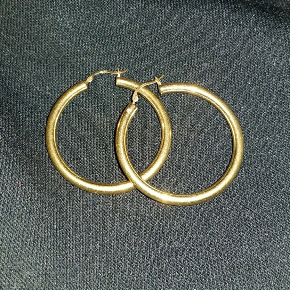 14 Kt Gold Jewelry - 💥14Kt Gold Hollow Hoop Earrings.